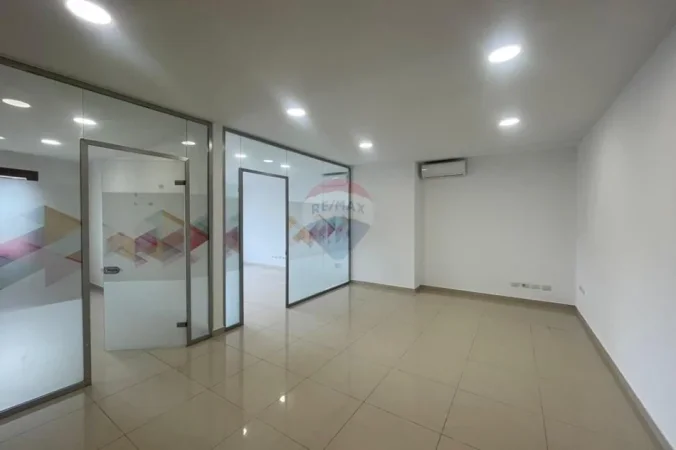 Tirane, jepet me qera , 187 m² 2.500 € (Delijorgj)