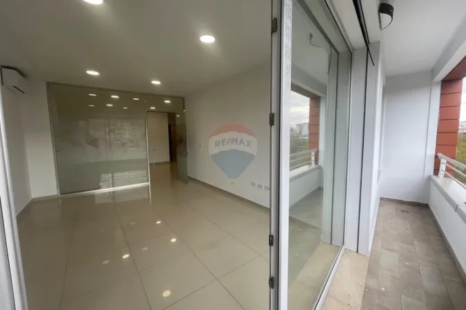 Tirane, jepet me qera , 187 m² 2.500 € (Delijorgj)