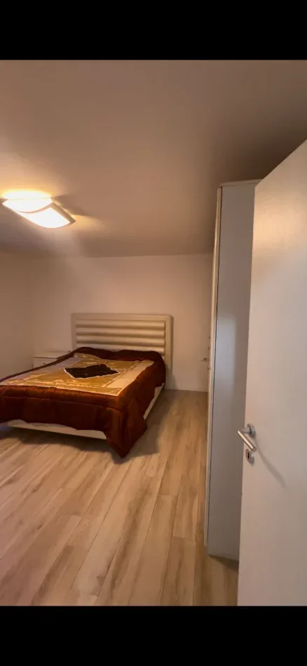 Tirane, jepet me qera apartament 2+1 , 80 m² 450 € (Siri Kodra)