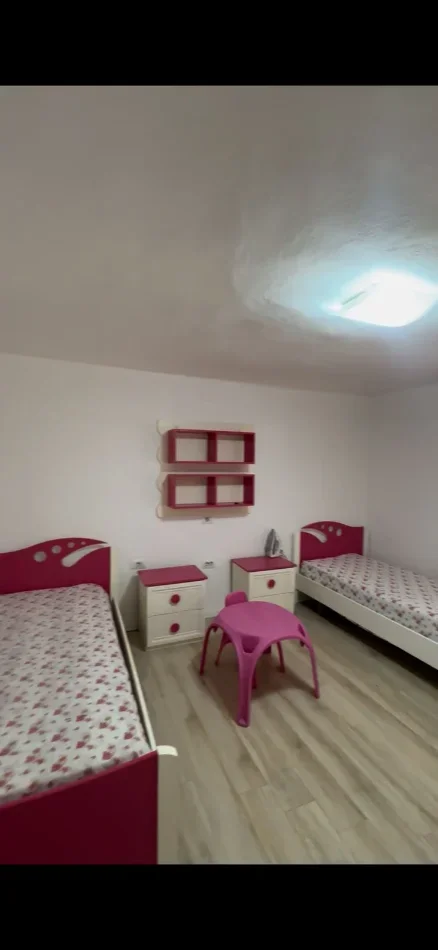 Tirane, jepet me qera apartament 2+1 , 80 m² 450 € (Siri Kodra)