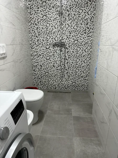 Tirane, jepet me qera apartament 1+1+Ballkon Kati 2, 70 m² 650 € (Don Bosko, Tirane)