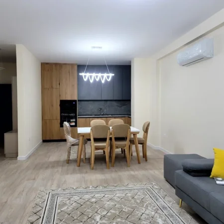 Tirane, jepet me qera apartament 2+1+Ballkon , 165 m² 1.000 € (Liqeni i Thate)
