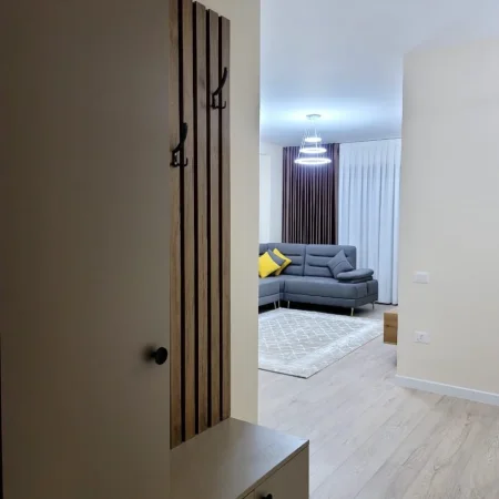 Tirane, jepet me qera apartament 2+1+Ballkon , 165 m² 1.000 € (Liqeni i Thate)