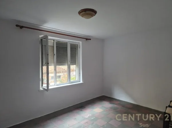 Tirane, shitet apartament 1+1 Kati 2, 46 m² 130.000 € (rruga e kavajes)
