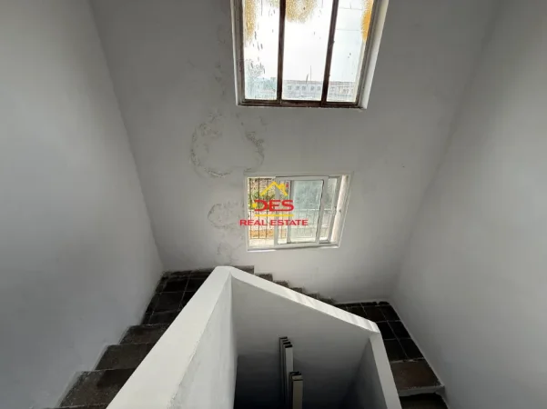 Vlore, jepet me qera apartament Kati 2, 120 m² 600 € (Rruga Sazani)