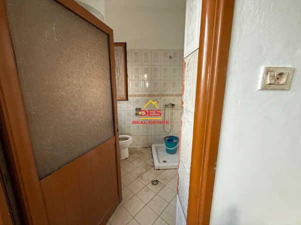 Vlore, jepet me qera apartament Kati 2, 120 m² 600 € (Rruga Sazani)