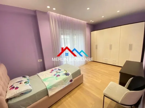 Tirane, jepet me qera apartament 2+1+Ballkon Kati 1, 100 m² 750 € (RRUGA E DIBRES)