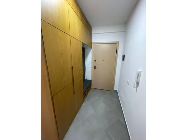 Tirane, jepet me qera apartament 1+1 Kati 4, 73 m² 600 € (Unaza e Re)