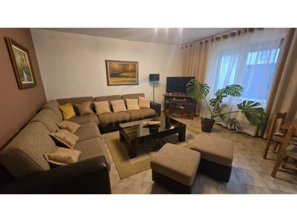 Tirane, jepet me qera shtepi 3+1 Kati 1, 353 m² 1.700 € (rruga qemal stafa pazari ri)