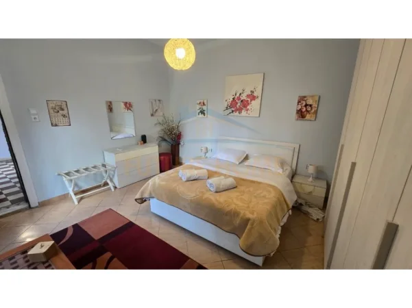 Tirane, jepet me qera shtepi 3+1 Kati 1, 353 m² 1.700 € (rruga qemal stafa pazari ri)