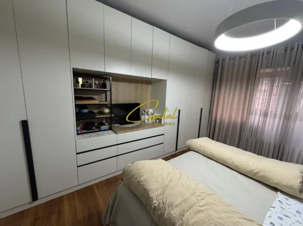 Tirane, jepet me qera apartament 1+1 Kati 6, 63 m² 800 € (LIQENI ARTIFICIAL)