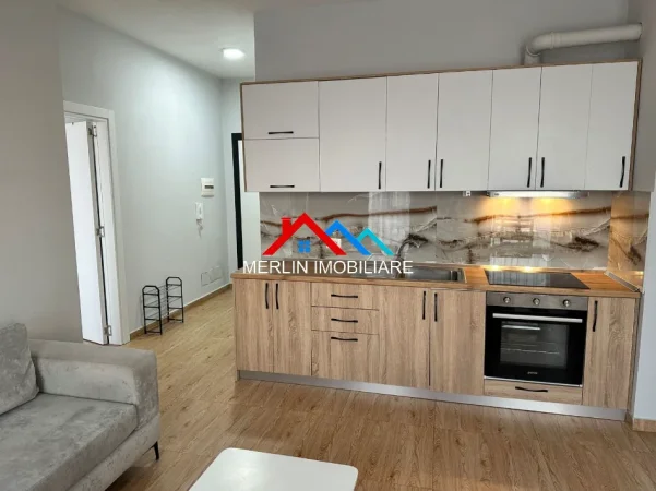 Tirane, jepet me qera apartament 1+1+Ballkon Kati 8, 75 m² 520 € (RRUGA RIZA CEROVA,SELVIA)