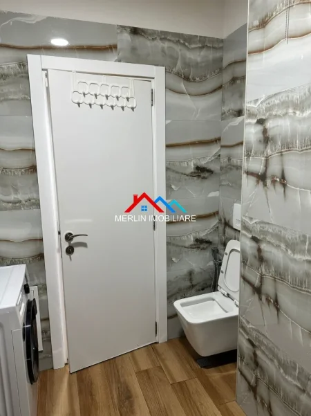 Tirane, jepet me qera apartament 1+1+Ballkon Kati 8, 75 m² 520 € (RRUGA RIZA CEROVA,SELVIA)