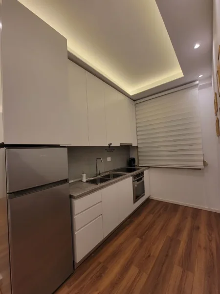 Tirane, jepet me qera apartament 1+1 Kati 1, 60 m² 600 € (RRUGA E DURRESIT)