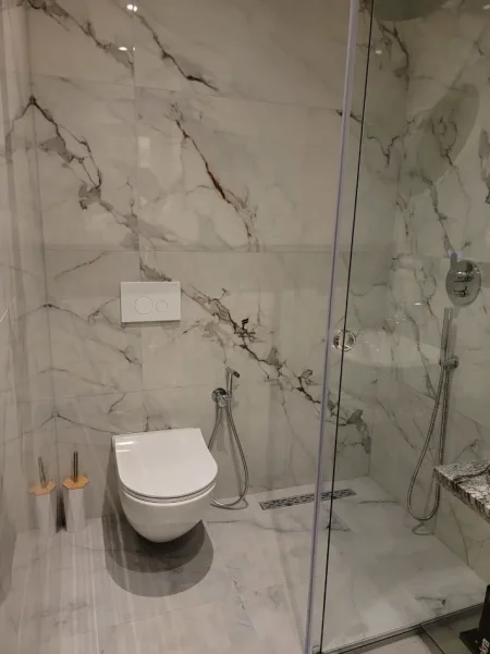 Tirane, jepet me qera apartament 1+1 Kati 1, 60 m² 600 € (RRUGA E DURRESIT)