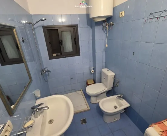 Tirane, jepet me qera Vile 1+1+Ballkon Kati 4, 75 m² 420 € (porcelan)