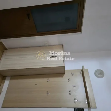 Tirane, jepet me qera apartament 1+1 Kati 3, 75 m² 400 € (Varri i Bamit)