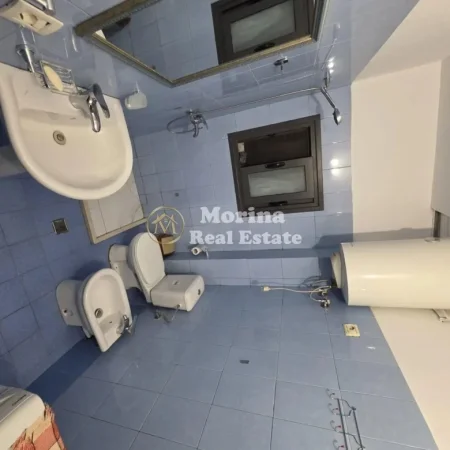 Tirane, jepet me qera apartament 1+1 Kati 3, 75 m² 400 € (Varri i Bamit)