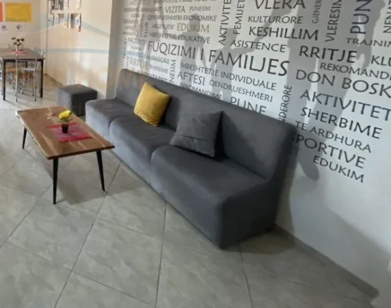 Tirane, jepet me qera ambjent biznesi Kati 2, 130 m² 1.200 € (donbosko)