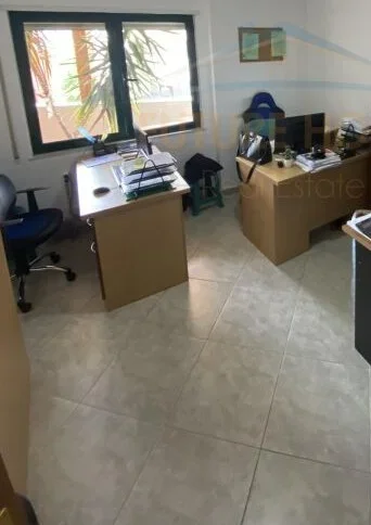Tirane, jepet me qera ambjent biznesi Kati 2, 130 m² 1.200 € (donbosko)