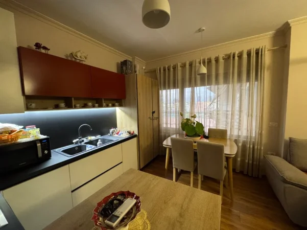 Tirane, jepet me qera apartament 1+1 Kati 6, 63 m² 800 € (RRUGA E KOSOVAREVE)