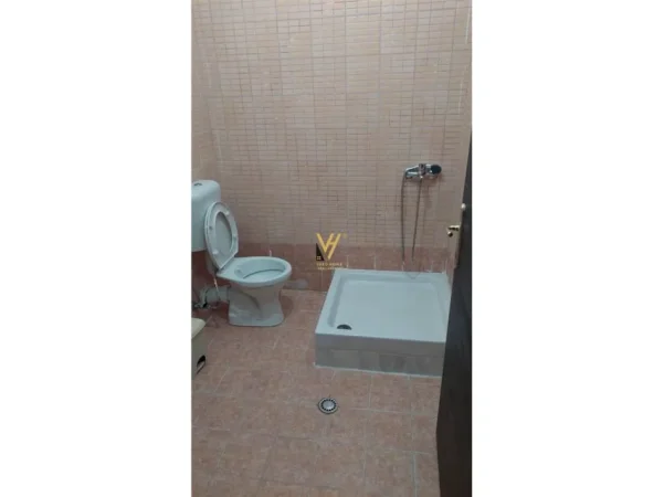 Tirane, jepet me qera apartament 2+1+Ballkon Kati 8, 95 m² 470 € (ASTIR)