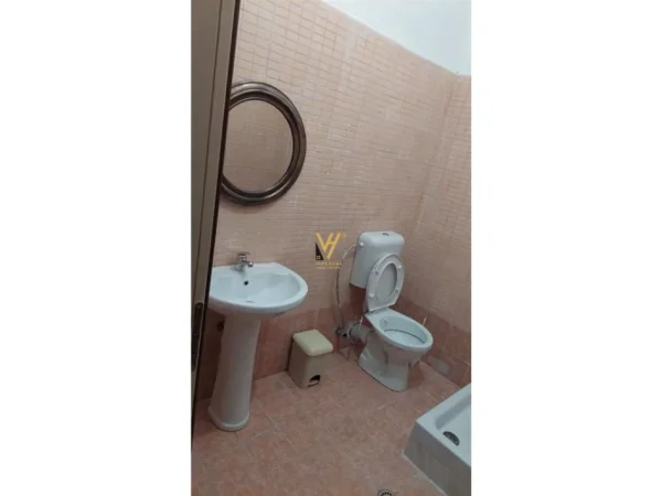 Tirane, jepet me qera apartament 2+1+Ballkon Kati 8, 95 m² 470 € (ASTIR)