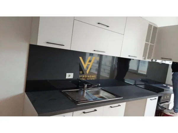 Tirane, jepet me qera apartament 2+1+Ballkon Kati 8, 95 m² 470 € (ASTIR)