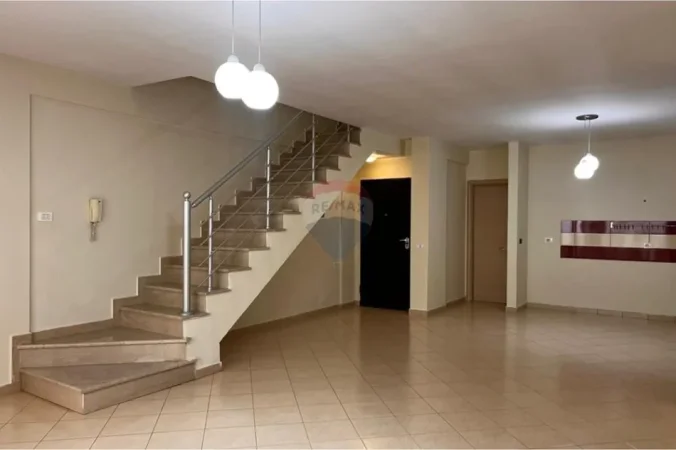Tirane, shitet apartament 2+1+Ballkon Kati 4, 160 m² 267.000 € (Kodra e Diellit 1)