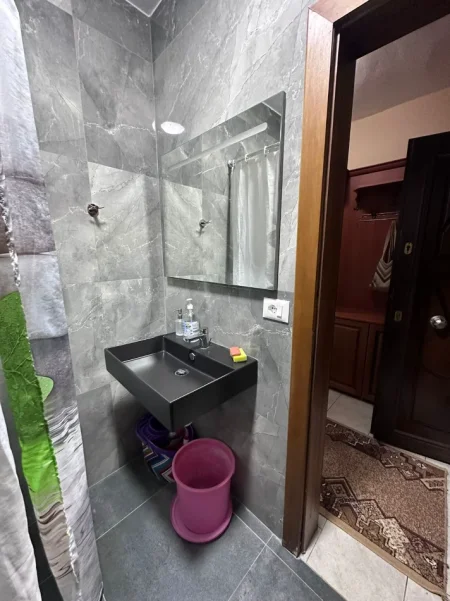 Tirane, jepet me qera apartament 3+1 Kati 2, 100 m² 500 € (rruga dritan hoxha)
