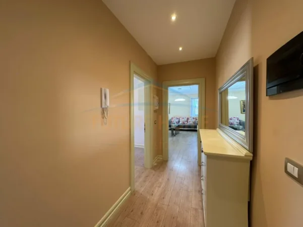 Tirane, jepet me qera apartament 3+1+Ballkon Kati 6, 113 m² 1.000 € (Liqeni i thate)