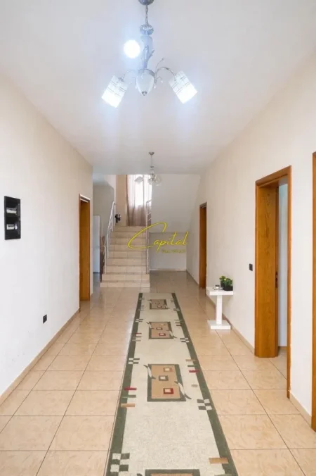 Tirane, jepet me qera apartament 3+1+Aneks+Ballkon Kati 3, 180 m² 500 € (VAQARR)