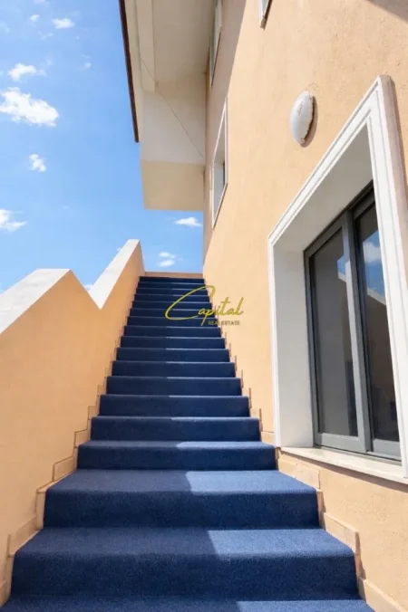 Tirane, jepet me qera apartament 3+1+Aneks+Ballkon Kati 3, 180 m² 500 € (VAQARR)