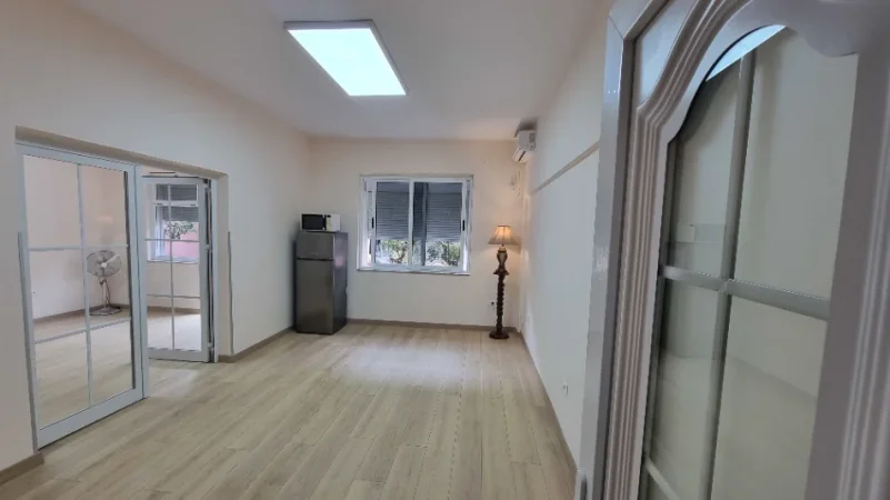 Tirane, jap me qera zyre Kati 2, 55 m² 850 € (Rruga Mine Peza)