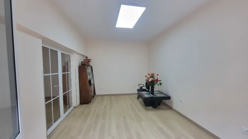 Tirane, jap me qera zyre Kati 2, 55 m² 850 € (Rruga Mine Peza)