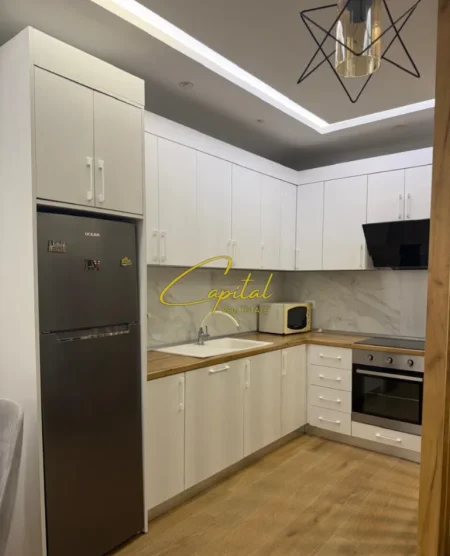 Tirane, jepet me qera apartament 2+1 Kati 5, 108 m² 650 € (ISH PARKU)