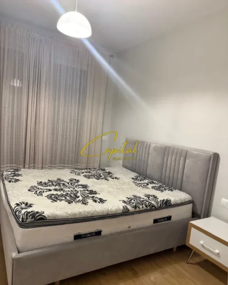 Tirane, jepet me qera apartament 2+1 Kati 5, 108 m² 650 € (ISH PARKU)