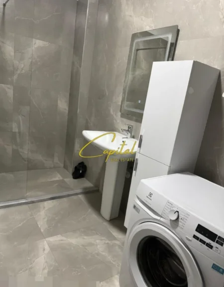 Tirane, jepet me qera apartament 2+1 Kati 5, 108 m² 650 € (ISH PARKU)