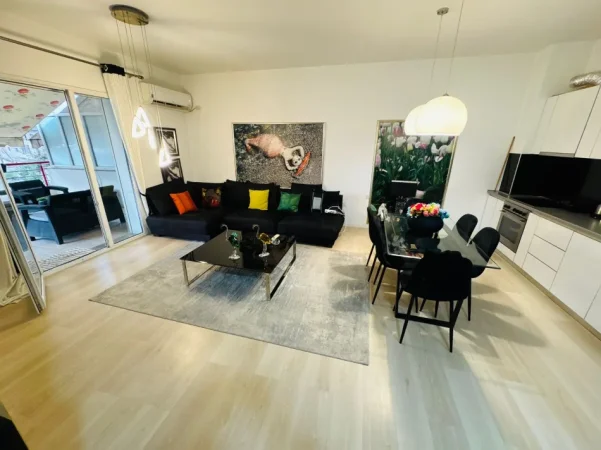 Tirane, shes apartament 1+1 Kati 1, 130 m² 183.000 € (Rruga Albanopoli)