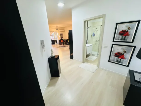 Tirane, shes apartament 1+1 Kati 1, 130 m² 183.000 € (Rruga Albanopoli)