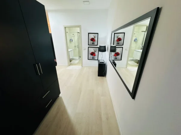 Tirane, shes apartament 1+1 Kati 1, 130 m² 183.000 € (Rruga Albanopoli)