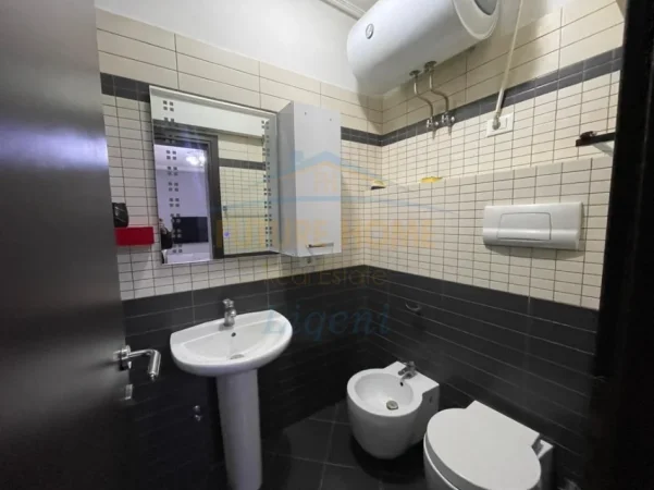 Tirane, jepet me qera apartament 1+1 Kati 4, 64 m² 630 € (KOMPLEKSI DELIJORGJI)