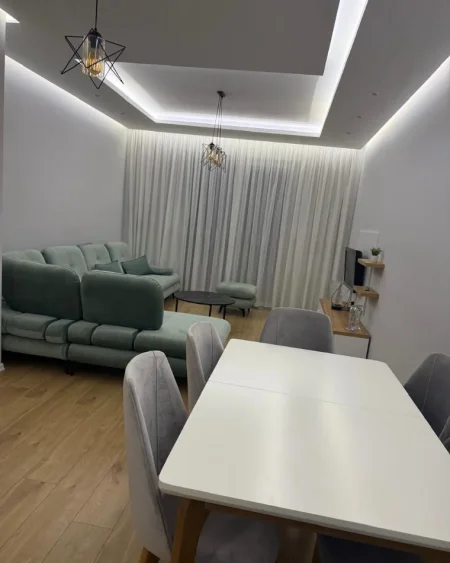 Tirane, jepet me qera apartament Kati 5, 108 m² 650 € (RRUGA E KAVAJES)