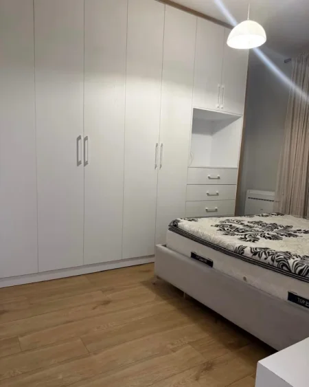 Tirane, jepet me qera apartament Kati 5, 108 m² 650 € (RRUGA E KAVAJES)