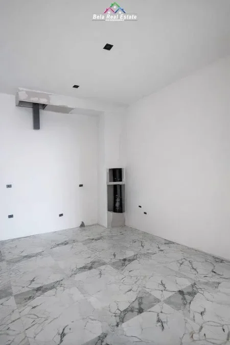 Tirane, jepet me qera zyre Kati 8, 307 m² 4.000 € (liqeni i thate)