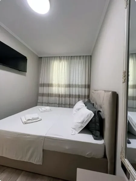 Tirane, jepet me qera apartament 1+1+Ballkon Kati 10, 70 m² 870 € 