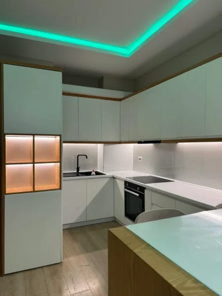 Tirane, jepet me qera apartament 2+1 Kati 3, 99 m² 750 € (CASA ITALIA)