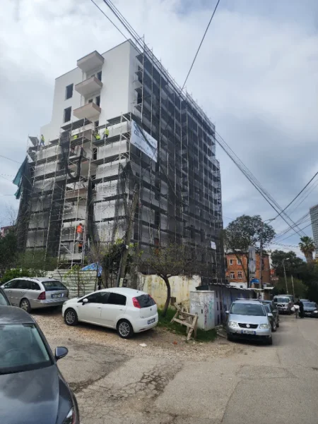 Tirane, shitet apartament 2+1+Ballkon Kati 1, 100 m² 
