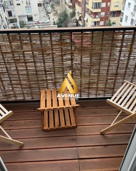 Tirane, jepet me qera apartament 2+1+Ballkon Kati 8, 95 m² 500 €,  5 Maji, Tirane (Rruga Abdyl Paja)