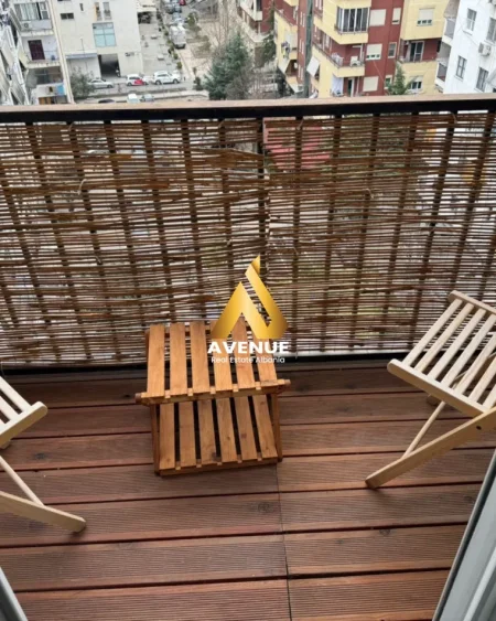 Tirane, jepet me qera apartament 2+1+Ballkon Kati 8, 95 m² 500 € (Rruga Abdyl Pajo)